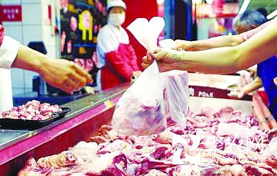甘肃兰州：生猪价格上涨 养殖户扭亏为盈