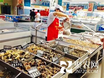 山东青岛海鲜市场贝类产品低